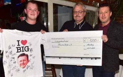 Versteigerung des T-Shirts “I love big Titz”